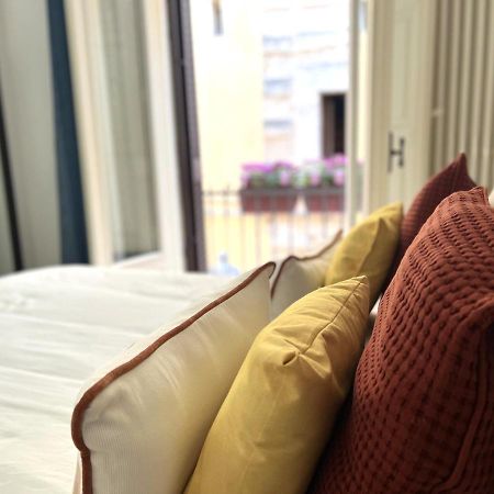 Palazzo Barone,Nel Cuore Del Borgo Antico. Apartment Bari Bagian luar foto