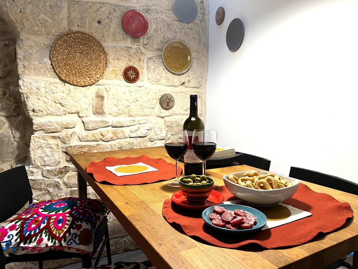 Palazzo Barone,Nel Cuore Del Borgo Antico. Apartment Bari Bagian luar foto